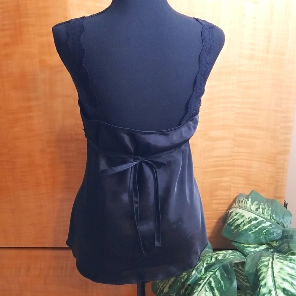 NWOT Beautiful silk feeling black camisole size medium. - Picture 6 of 7